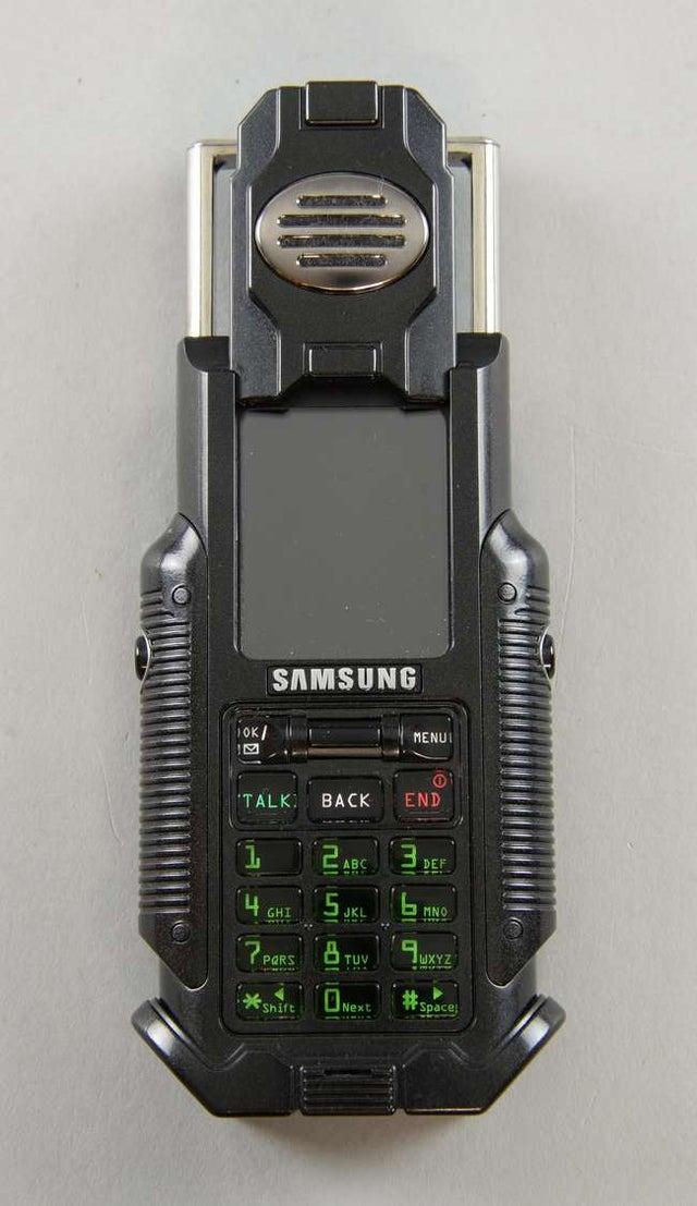 Samsung SPHN270 mdash 2003... Autors: Zibenzellis69 Dīvainākie pagātnes tālruņi,kuru dizains šodien rada tikai pārsteigumu un prieku