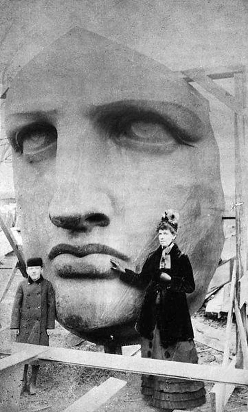 Brīvības statuja 1885 g  Autors: Lestets Fotogrāfijas, kurās redzami vēl nepabeigti pasaulslaveni apskates objekti