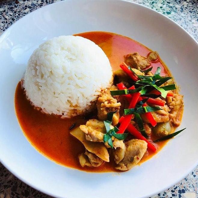 Panang Curry  6 vieta... Autors: Zibenzellis69 TOP 25 ēdieni no visas pasaules, ko gardēži atzinuši par gardākajiem 2022. gadā