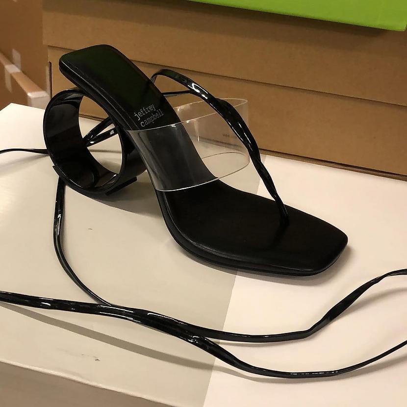 Ērtākais papēdis Autors: Zibenzellis69 Super radoši apavu pāri, kas, šķiet, ir īpaši izstrādāti nestandarta cienītājiem