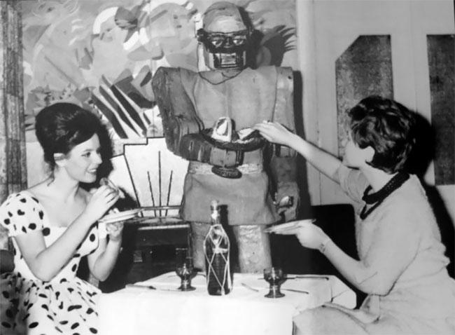  Autors: Zibenzellis69 Austriešu inženieris, kurš 1950. gados radīja mājkalpotāju - robotu