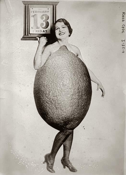 Miss citrons 1930 gads Autors: Zibenzellis69 10 retro fotogrāfijas no ļoti dīvainiem 20. gadsimta skaistumkonkursiem