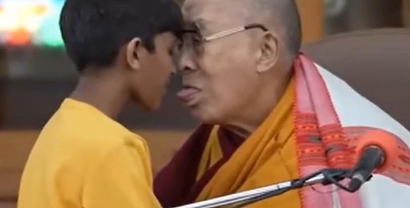Skandāls izcēlās pēc tam kad... Autors: matilde VIDEO ⟩ Dalailama atvainojies, ka lūdzis mazam zēnam «sūkāt viņa mēli»