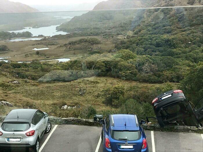 Īru autostāvvieta Autors: Zibenzellis69 31 piemērs, kā izskatās slikta diena automašīnas īpašniekam
