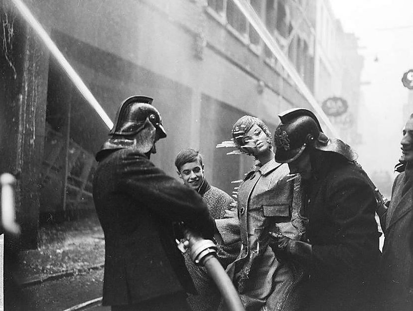 Nīderlandes ugunsdzēsēji ar... Autors: Lestets 17 dīvainas, mazliet biedējošas vēsturiskas fotogrāfijas