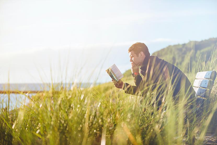 Lasīt grāmatu neierastā vietā... Autors: matilde 5 ieteikumi, kā kliedēt garlaicību vasarā