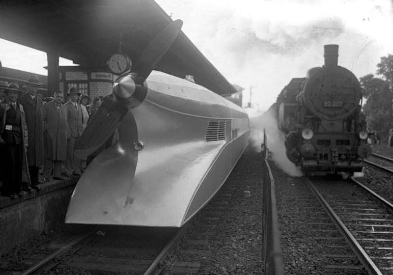 Vilciens ar Propelleri... Autors: Zibenzellis69 11 dīvaini pagātnes izgudrojumi, kas nav izturējuši laika pārbaudi