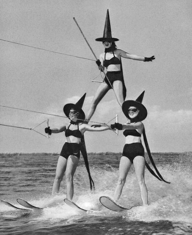 Raganas uz ūdensslēpēm 1950... Autors: Zibenzellis69 16 pagātnes fotogrāfijas, kas pierāda, tajos laikos bijis arī daudz dīvainību