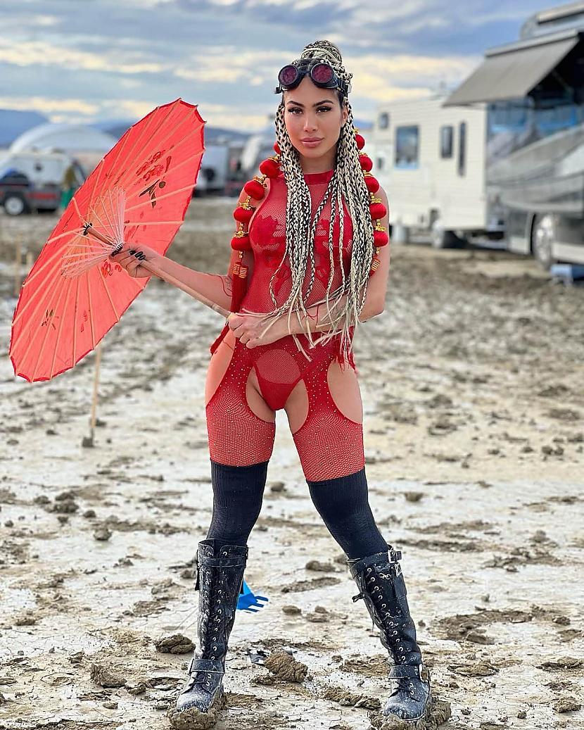 Lai nu kā bet fotogrāfija... Autors: Zibenzellis69 Netīrs šovs jeb kā lietusgāze izjauca festivālu Burning Man: 16 dīvainas foto