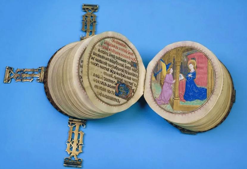 Apaļa miniatūra grāmata  Codex... Autors: Zibenzellis69 14 neparastas grāmatas: kuras tu nevararēsi atrast grāmatnīcā vai bibliotēkā