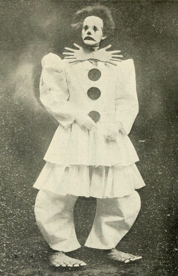 1914 gada klauns neparastā... Autors: Zibenzellis69 Noslēpumainas pagātnes foto, kuras skatoties tu varī vairāk uzināt ko jaunu