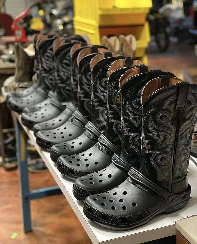 Crocs Cowboy Boots Autors: Zibenzellis69 Vairāk nekā ducis gadījumu, kad apavu dizaineru iztēle ''izkļuva no kontroles''