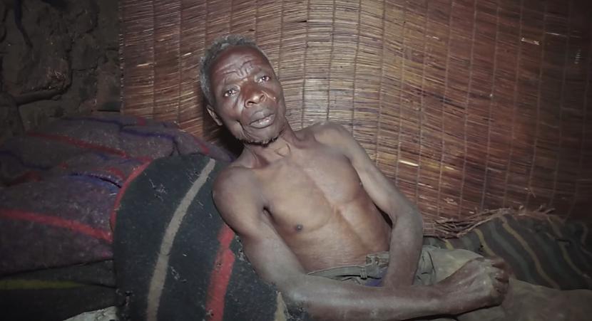 Kalikste Nzamvita pirmo reizi... Autors: matilde Vīrietis, kuram ir ārkārtīgi bail no sievietēm, jau 55 gadus dzīvo izolācijā