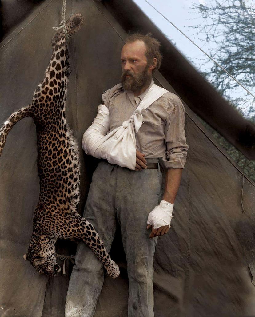 Karls Akelijs ar leopardu kas... Autors: Lestets 26 vēsturiskas fotogrāfijas, kuras neieraudzīsi mācību grāmatās