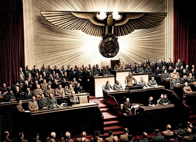 Ā Hitlers piesaka karu ASV... Autors: Lestets 26 vēsturiskas fotogrāfijas, kuras neieraudzīsi mācību grāmatās