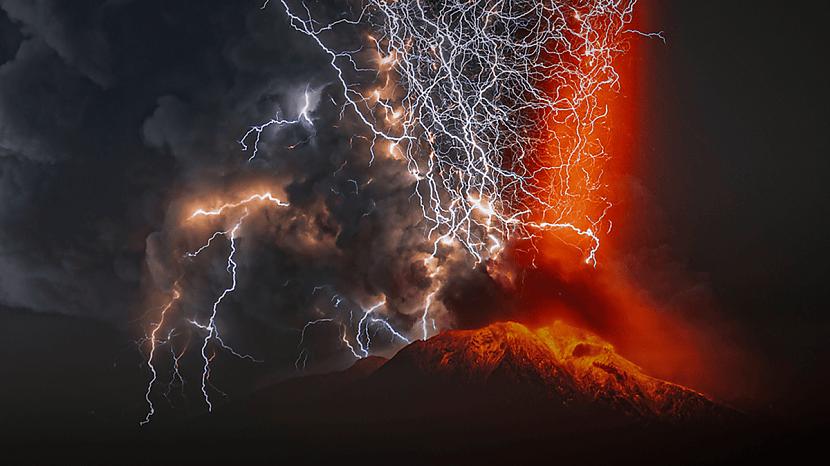 Vulkāniskais zibens Volcanic... Autors: Zibenzellis69 13 satriecošas parādības no mātes dabas, kas liks jums sajust šausmas un sajūsmu