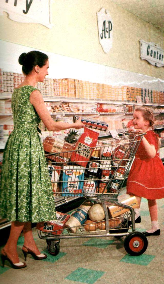 Daudzas tirzniecības ķēdes... Autors: Zibenzellis69 Lielveikalu pirmsākumi un to evolūcija: foto no 1950. gadiem līdz 80. gadiem