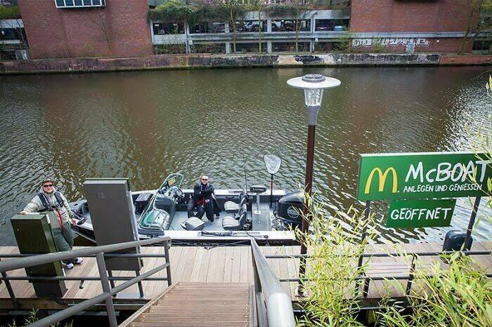 Scaronajā McDonalds Hamburgā... Autors: Zibenzellis69 20 tūristi internetā dalījās savos interesantajos atklājumos no visas pasaules