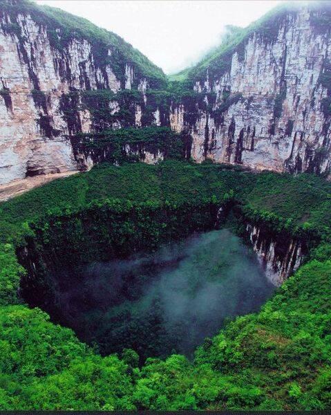 Xiaoxhai Tiankeng... Autors: Zibenzellis69 11 "zemes caurumi", kas izskatās kā fantastiski vārti uz citām pasaulēm