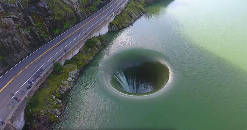 Monticello Dam... Autors: Zibenzellis69 11 "zemes caurumi", kas izskatās kā fantastiski vārti uz citām pasaulēm