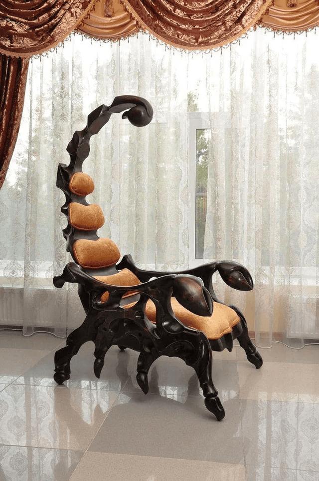 Krēsls īstam nelietim Autors: Zibenzellis69 25 “dzīvas” mēbeles un dekori, kuru īpašnieki nekad nejūtas vientuļi