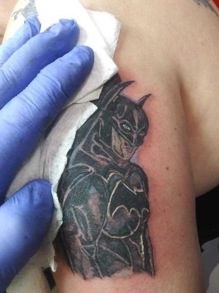 Bredmens Autors: Lestets 19 jautri tetovējumi, kas paliek smieklīgāki, ja tos papētīt tuvāk