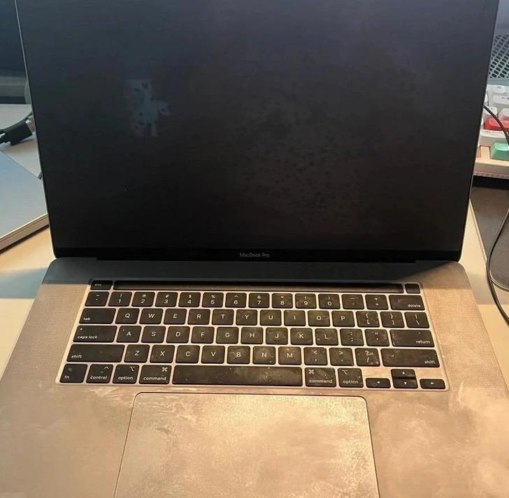 quotKāds lietotājs MacBook... Autors: Lestets 15 reizes, kad tehnoloģija pārspēja cilvēku attapību