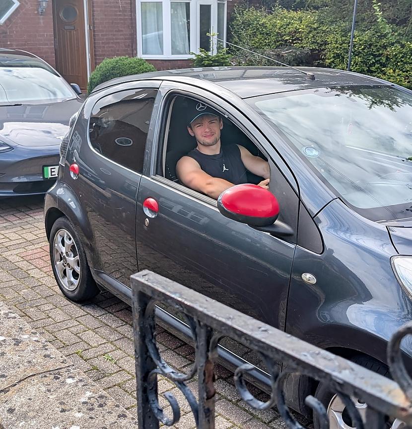 Viņscaron atklāja ka pirms... Autors: Lestets Britu jaunietis ietaupīja 1000 mārciņu, mācoties vadīt automašīnu «YouTube»